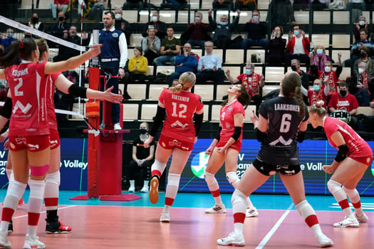 Volleyball professional Saana Virtanen cheering